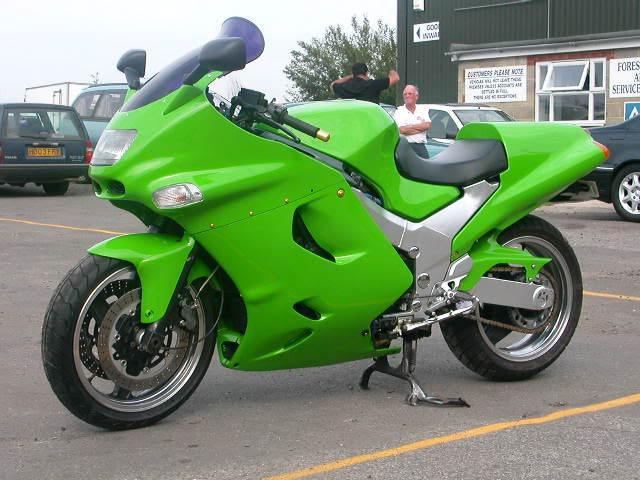 Motorcykel Kawasaki ZZR 1100: Tekniska specifikationer, recensioner