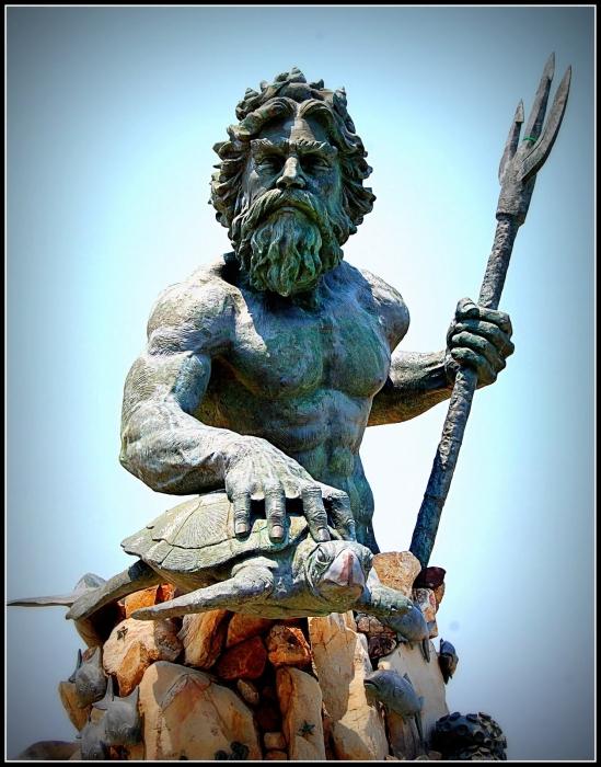 Den antika och majestätiska guden Neptunus, beskyddare av sjöelementet
