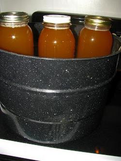 Hem konservering: hur man förbereder juice från äpplen till vintern