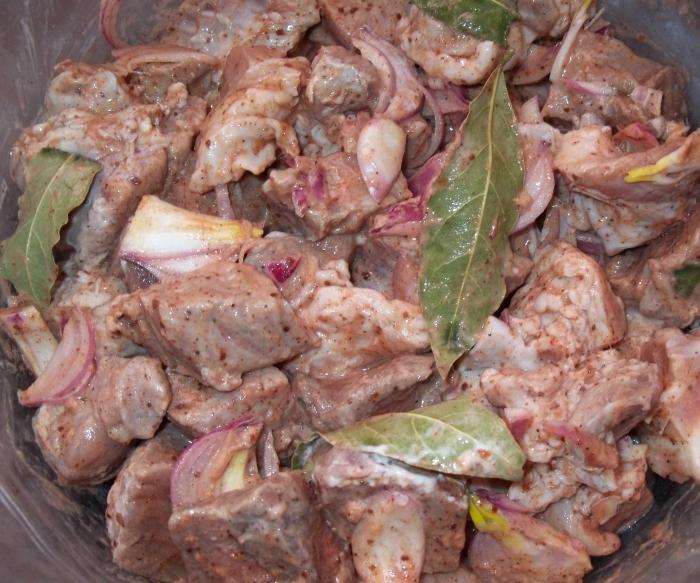 Hur man förbereder marinade för shish kebab för nötkött