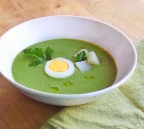 Recept på soppa med sorrel och ägg: flera matlagningsmöjligheter