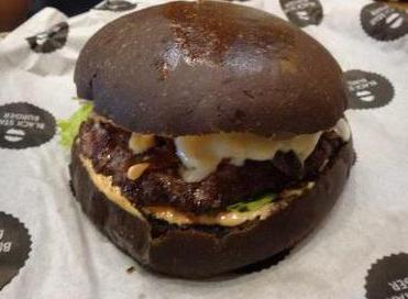 Black Star Burger på färgrecensioner