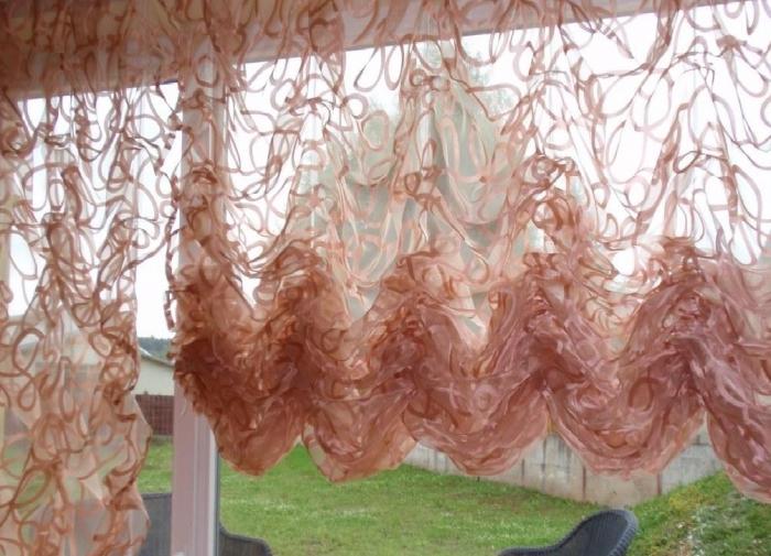 Österrikiska gardiner är inte av mode