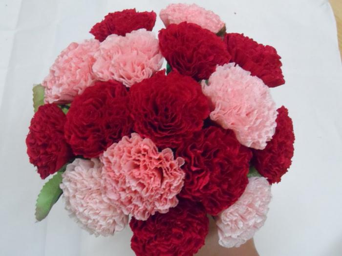 Carnations av servetter med egna händer: mästerklass med foto
