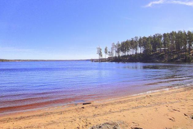 Den stora Simaginskoye-sjön är en plats för vila och fiske