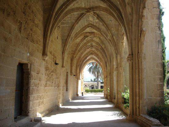 Bellapais Abbey: hur man kommer dit