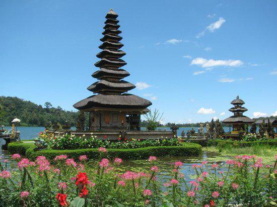 Bali Island, Seminyak - en utväg för de rika. Beskrivning och recensioner av turister